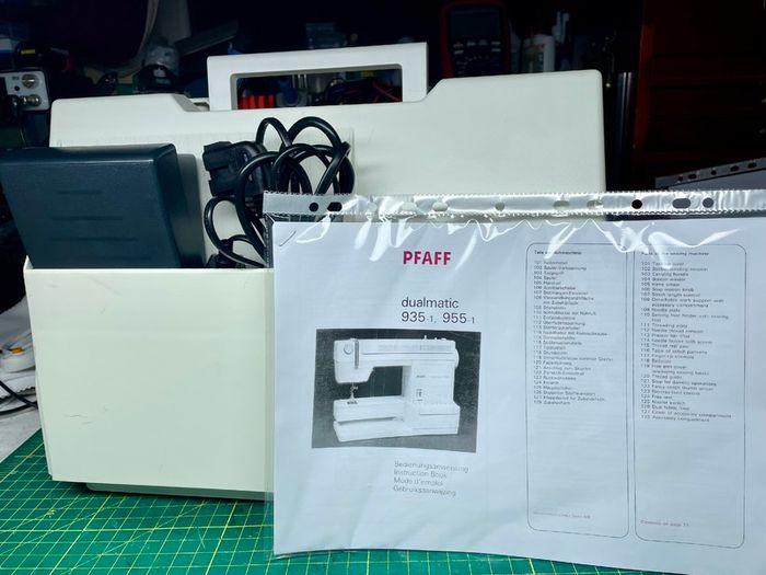PFAFF Edition 130 Dual Transport (IDT) Heavy Duty Domestic Sewing Machine - Just fully serviced - Excellent condition - German made quality
