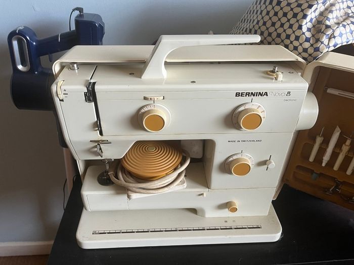 Electric 70s Bernina sewing machine prestine