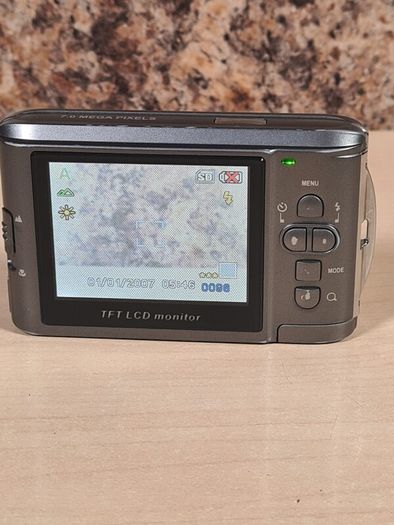 Vivitar Vivicam 7100s Digital Camera 7mp Mega Pixels Compact No Battery Charger Or Memory Card