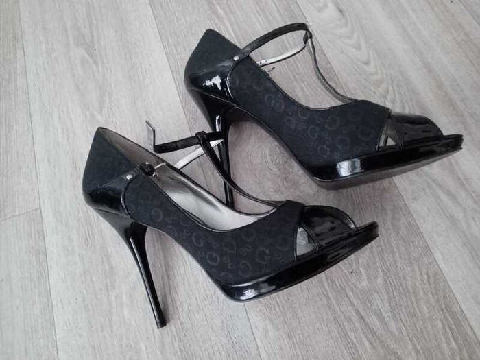 Guess heels