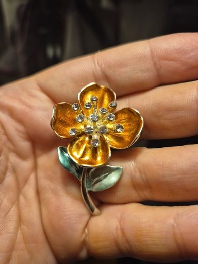 Vintage Brooch Flower