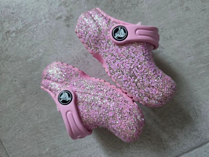 UK4, Crocs Kids' Classic Lined Glitter Clogs