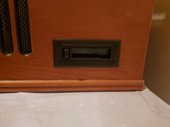 Replica vintage music system, 3 CD changer, Radio, Tape and Phono (Record Player) in lovely wooden Box Model Cl-1018, in very good condition