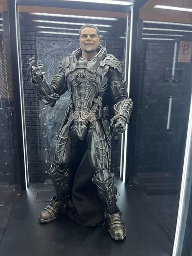 Hot Toys General Zod
