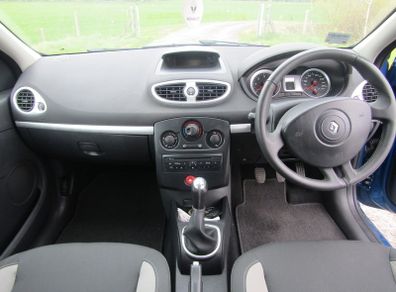 clio dynamique nav 2006 2012 parts and dashboard with heater vents no airbags in immaculate condition no reasonable offer refused !!