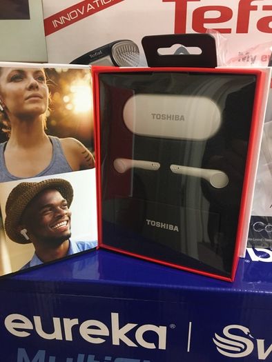 White Bluetooth Wireless Earbuds Cordfree with voice control