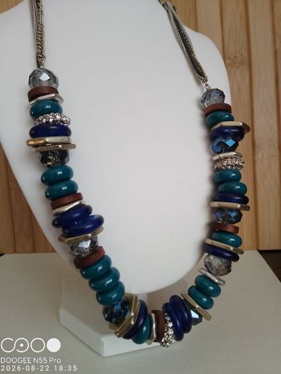An Authentic, signed  Kenneth Cole (New York) necklace..