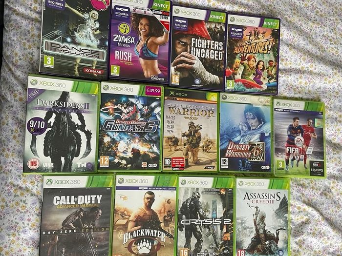Xbox 360 Bundle with Kinect, 2 Controllers & 13 Games