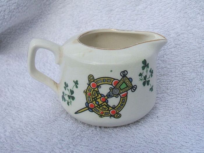 TARA BROOCH pattern (Carrigaline Pottery, Cork) - a vintage creamer jug (c.1970s)