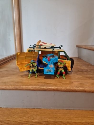 Teenage Mutant Ninja Turtles Mutant Mayhem - Pizza Fire Delivery Van Playset