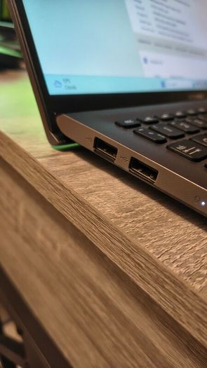 Asus Vivobook 15 / 12gb / R5