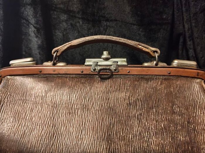 antique Gladstone doctors bag