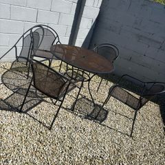 garden table and chairs