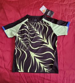 Boys T Shirts Aged 11-12 Bundle of six. (Small Fitting).