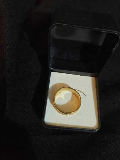 gold band Ring