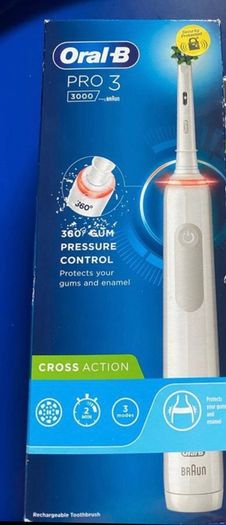 Braun Oral B Pro 3 Electric Toothbrush brand new