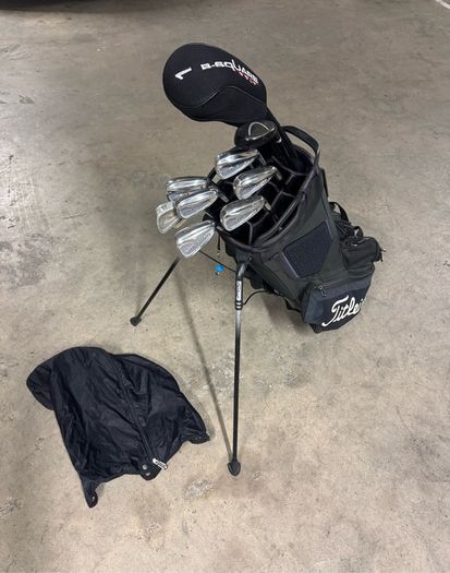 Clubs, Titleist bag, Balls, Tees - Deal