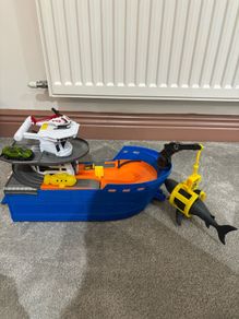 Boat shark attack set