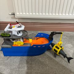 Boat shark attack set