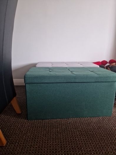 2x boxes with cushion