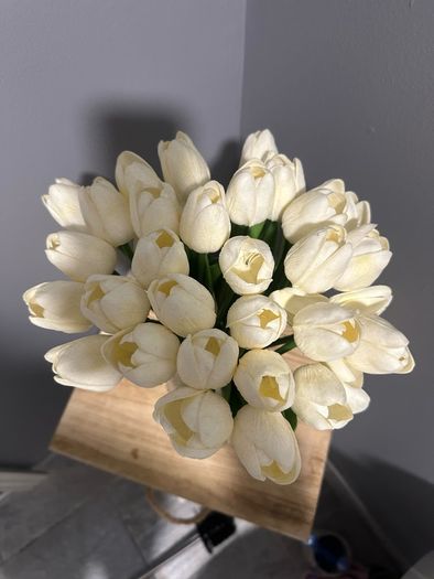 Beautiful real looking white faux tulip bouquet with vase
