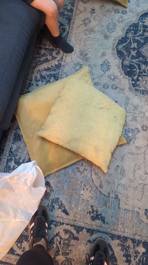 4 cushions