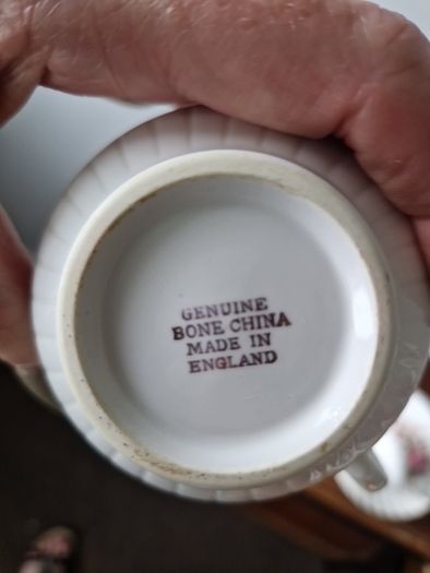 Cups & saucers
