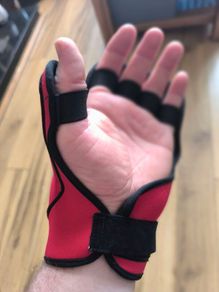 Hurling glove
