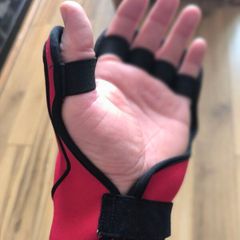 Hurling glove