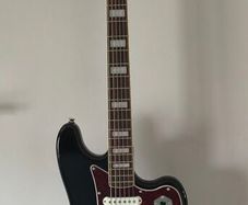 Squier Bass VI