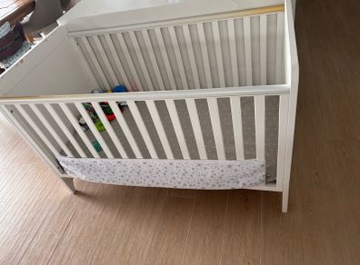 White cot