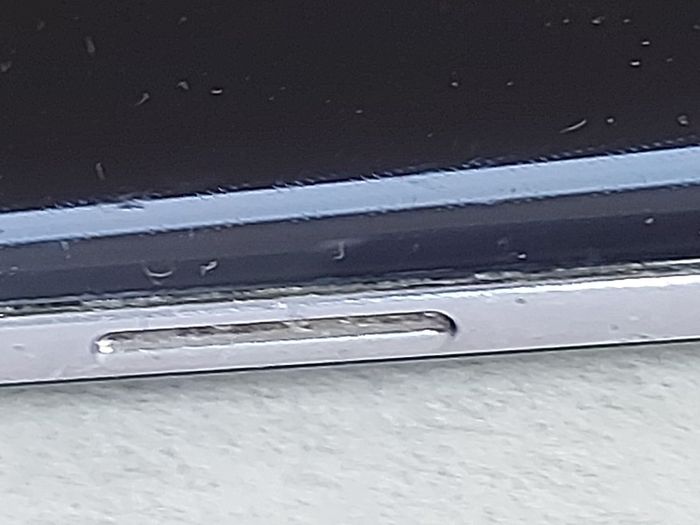 Samsung Galaxy S8 (SM-G950F), for parts or repair, not powering on