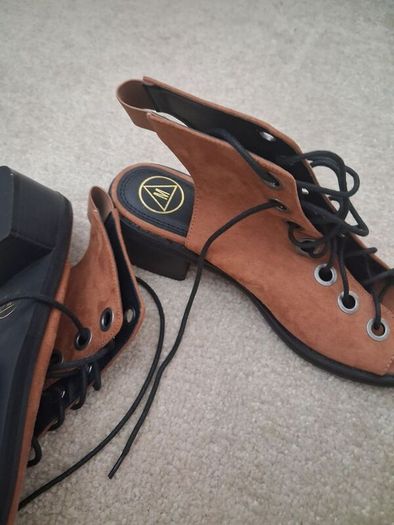 Ladies shoes