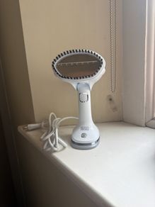 Handheld garment steamer