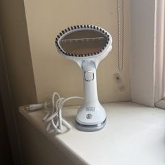 Handheld garment steamer