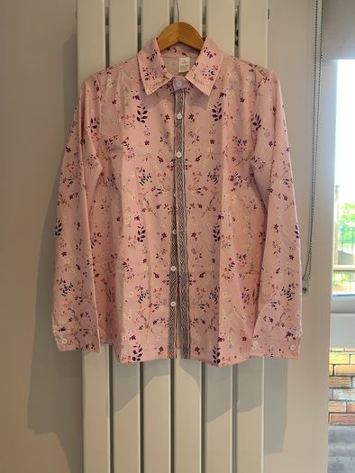 Long-sleeve floral pink blouse (L)