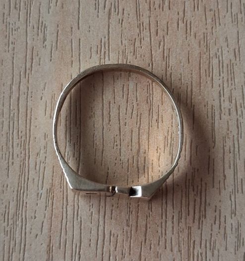9ct gold ring size M