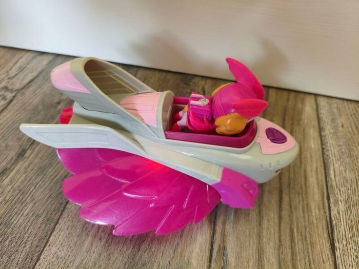 Paw Patrol Skye Vehicle: lights and sounds