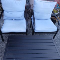 2 patio chairs & coffee table