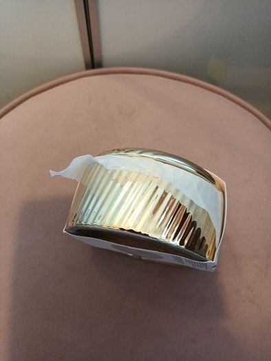 Gold ceramic trinket box