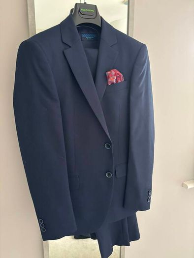 Bennetti Navy Three-Piece Suit (36R / 32R)