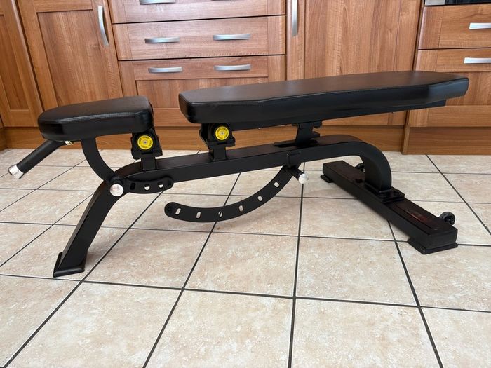 Strengthmax  Pro Series Commercial Weight Bench, Save 350 Euro!!