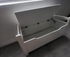 Small storage bench