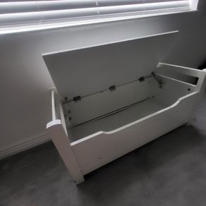 Small storage bench