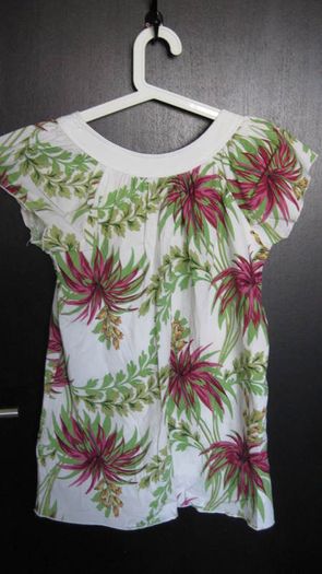 ladies tropical palm tree white top with green + pink floral design  small 8 -10