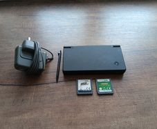 nintendo Ds console with charger, 2 games and stylus