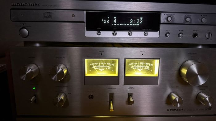 audio vintage set with speakers