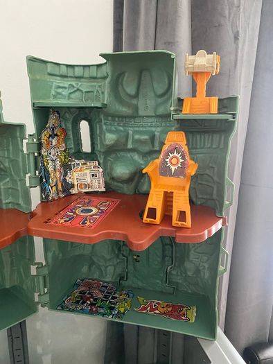 he man  castle grey skull