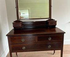 Antique chest of drawers