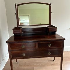 Antique chest of drawers